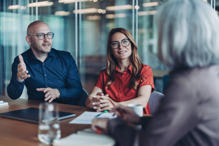 busiensspeople in the office solving challenges